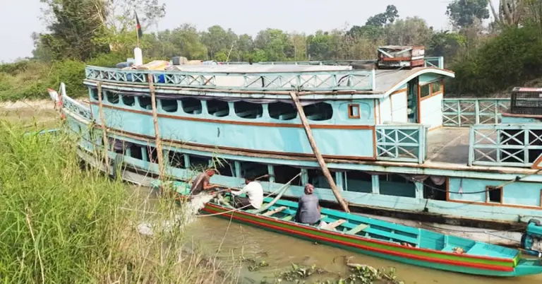 দুর্ঘটনাগ্রস্ত লঞ্চ